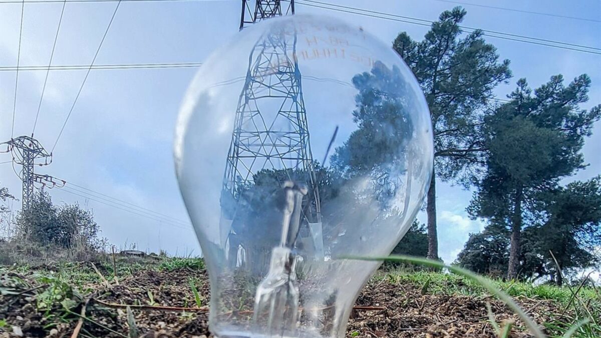 El precio de la luz será prácticamente gratuito este domingo entre las 10.00 y las 18.00 horas