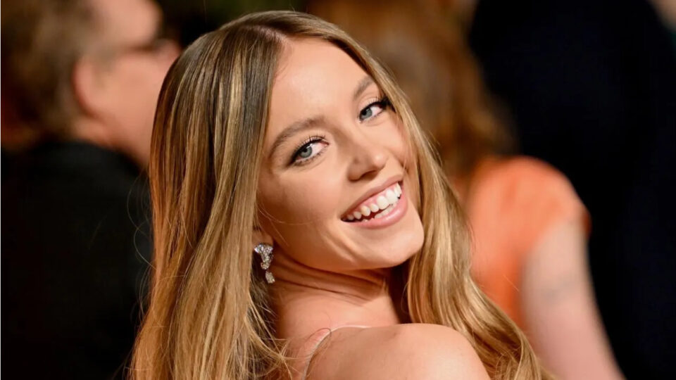 Jeff Bezos invierte 1.000 millones de dólares en la nueva marca de lencería de Sydney Sweeney