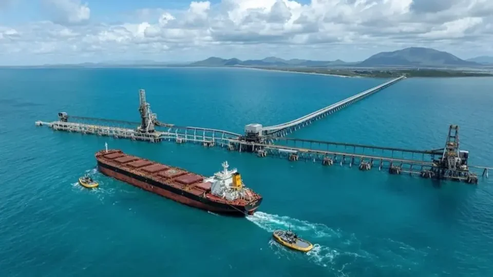 El multimillonario Gautam Adani vende una terminal australiana a su propia empresa por 2.600 millones de dólares