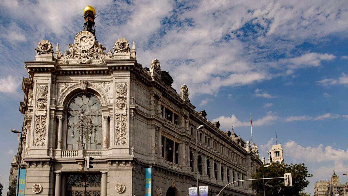 Los bancos mantienen operativos sus canales digitales pese al apagón que afecta a España