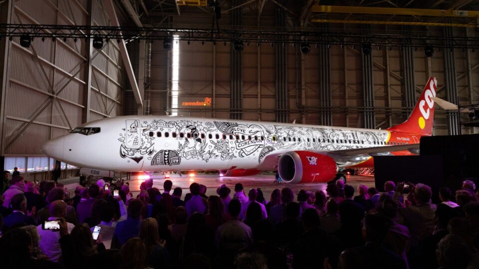 Despega «Sweet Louise», el primer avión totalmente tatuado del mundo