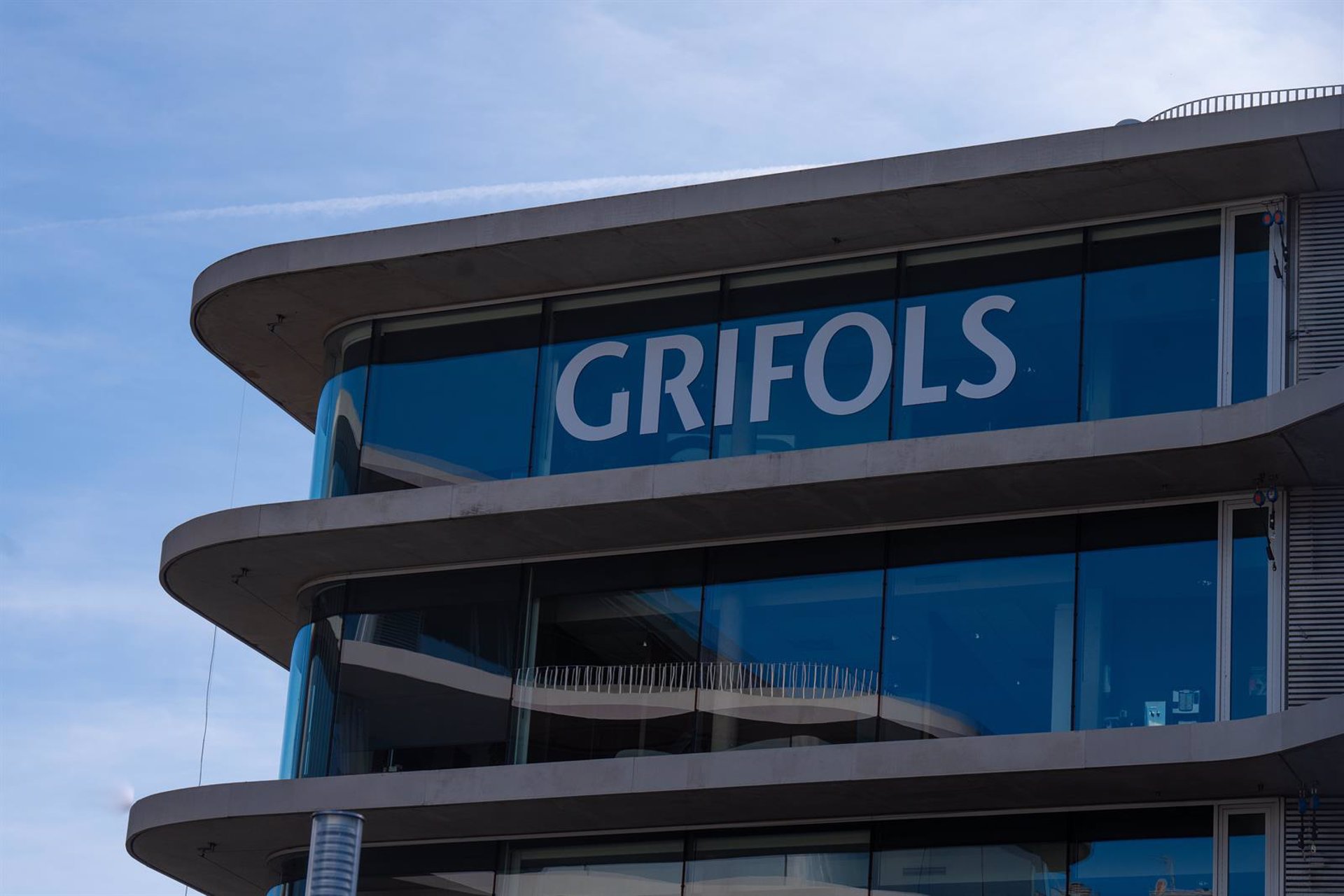 Melqart eleva su participación en Grifols al 1,1% un día antes de conocerse el posible acuerdo con Brookfield