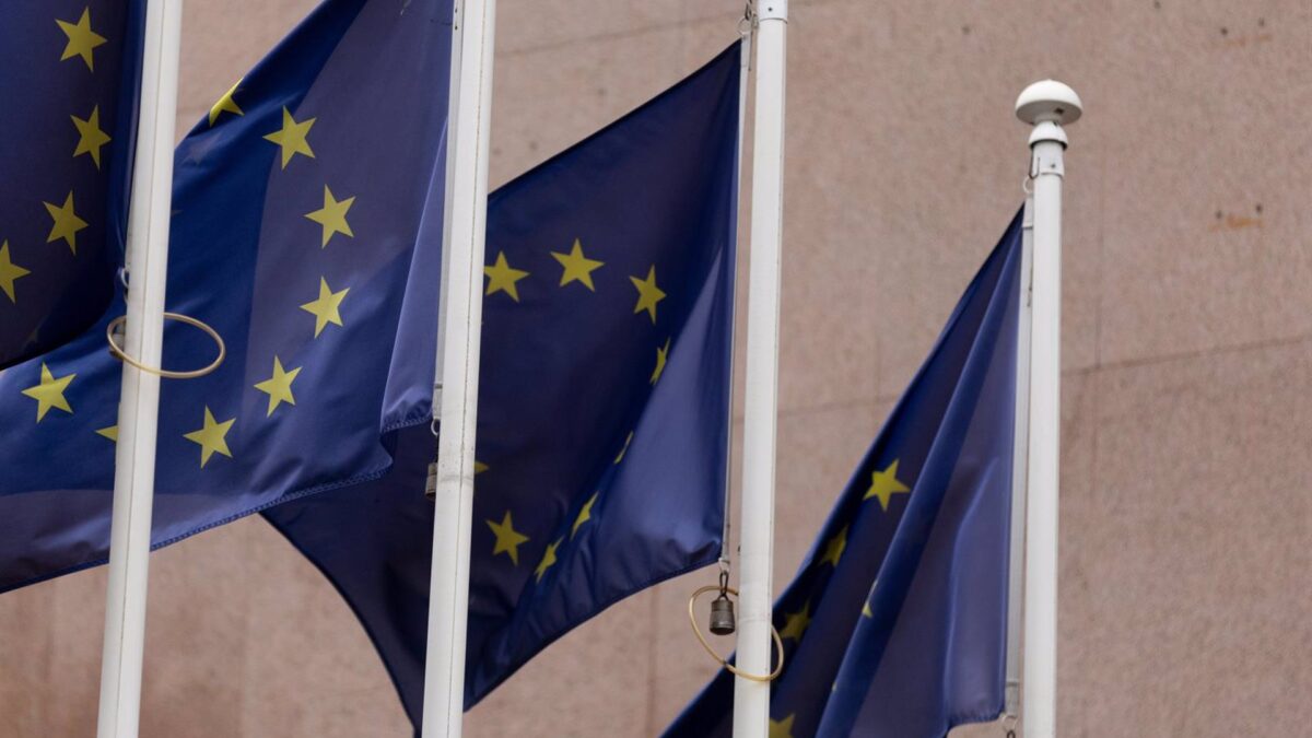 Entran en vigor los aranceles del 20% de Trump a la UE y del 104% a ...