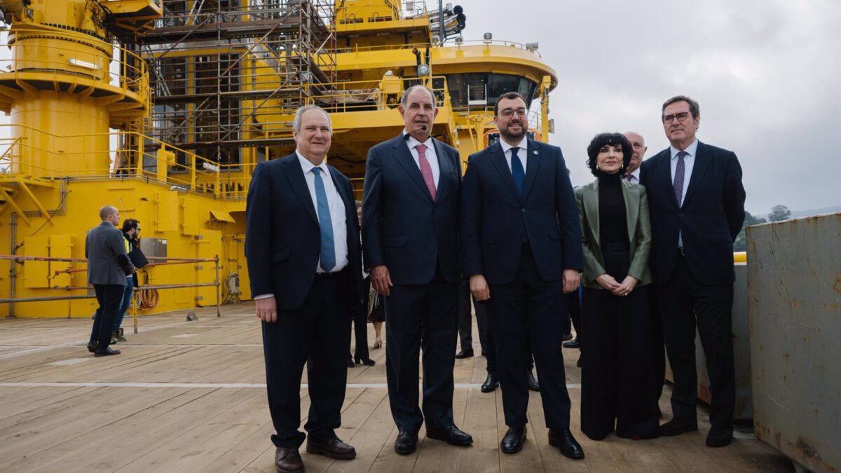 Hereu garantiza la defensa del mantenimiento de la industria del acero en España