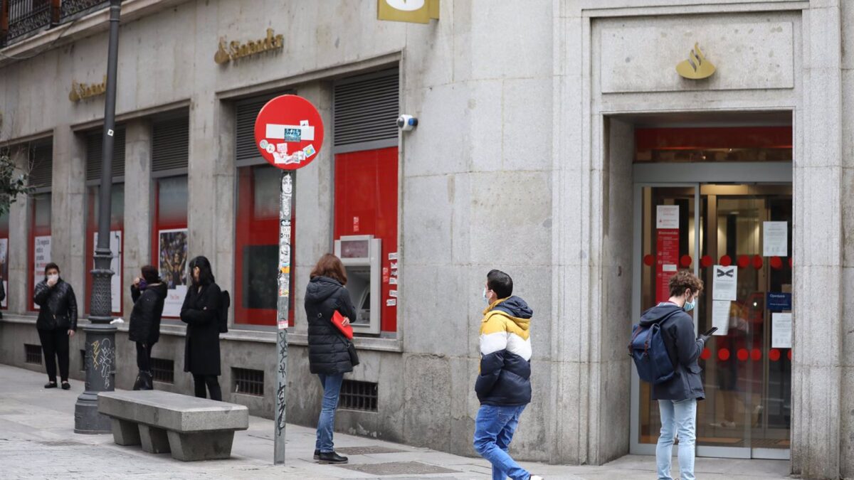 Santander confirma conversaciones con Erste Group para la posible venta del 49% de su filial polaca