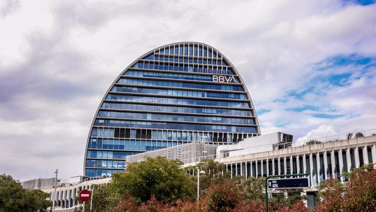 Los canales digitales y de pago de BBVA operan con normalidad, pero los cajeros se han visto afectados