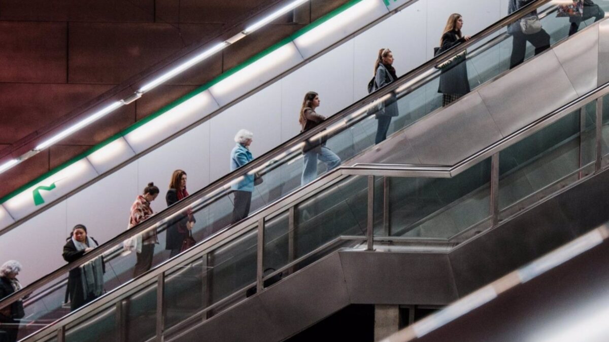 El metro de Sevilla reanuda su funcionamiento tras su suspensión por el apagón eléctrico