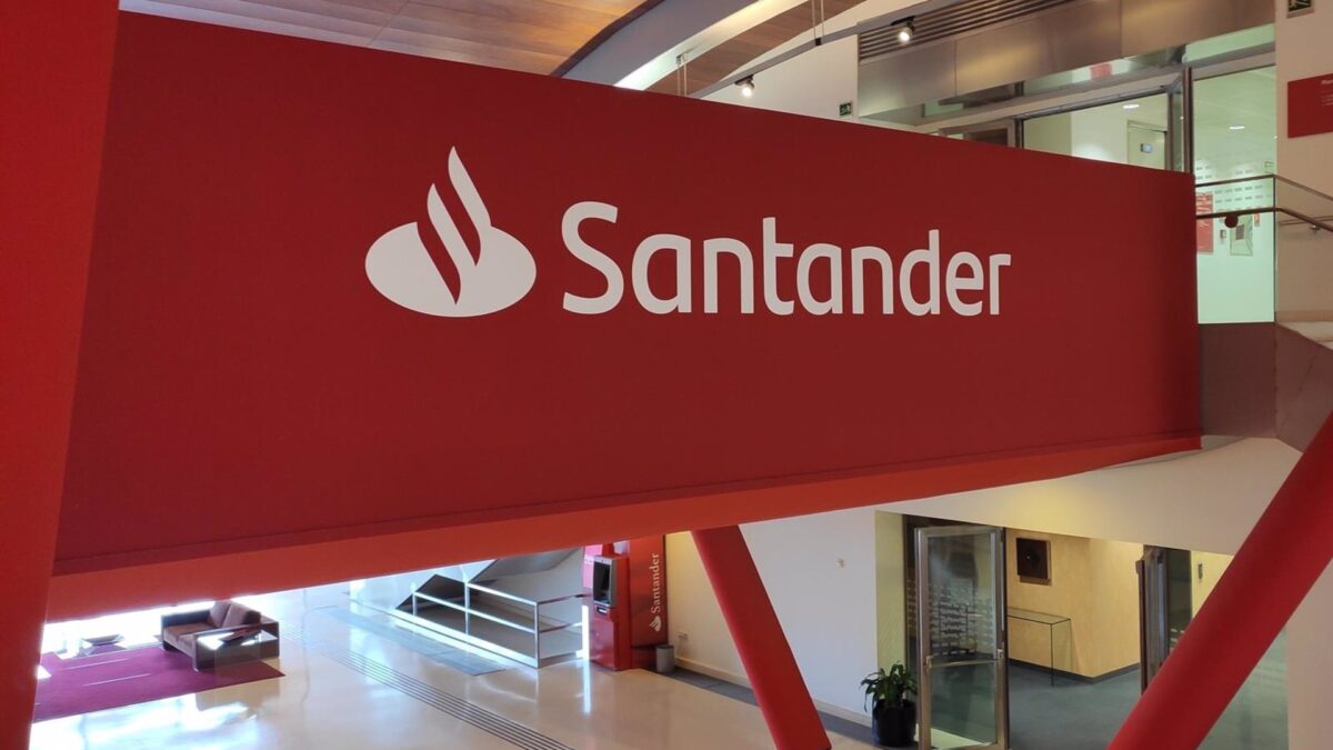 Santander busca 60 universitarios o recién titulados para impulsar su carrera en el banco