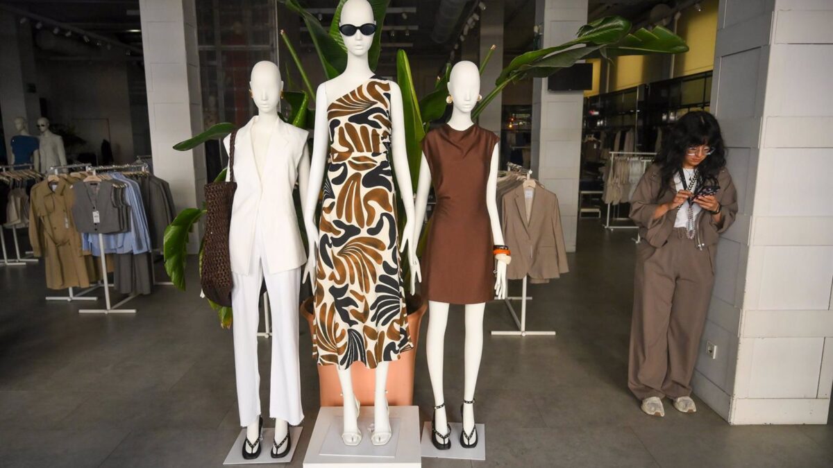 Las tiendas de moda reanudan su operativa, según ARTE, patronal de Inditex, Mango y Primark