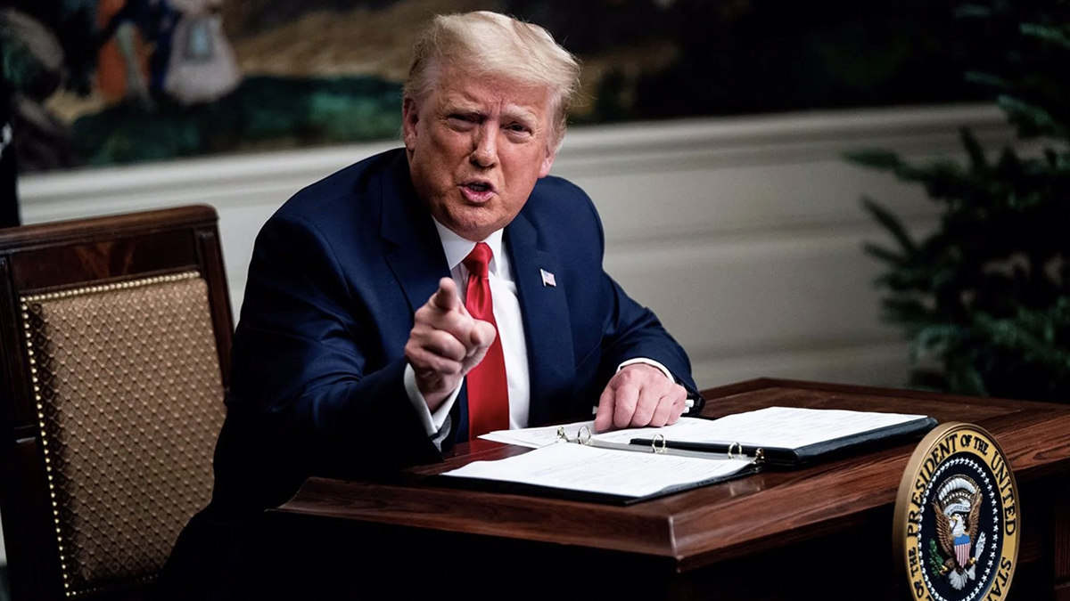 Trump amenaza con aranceles del 50% a importaciones de la UE y del 25% a iPhones de Apple