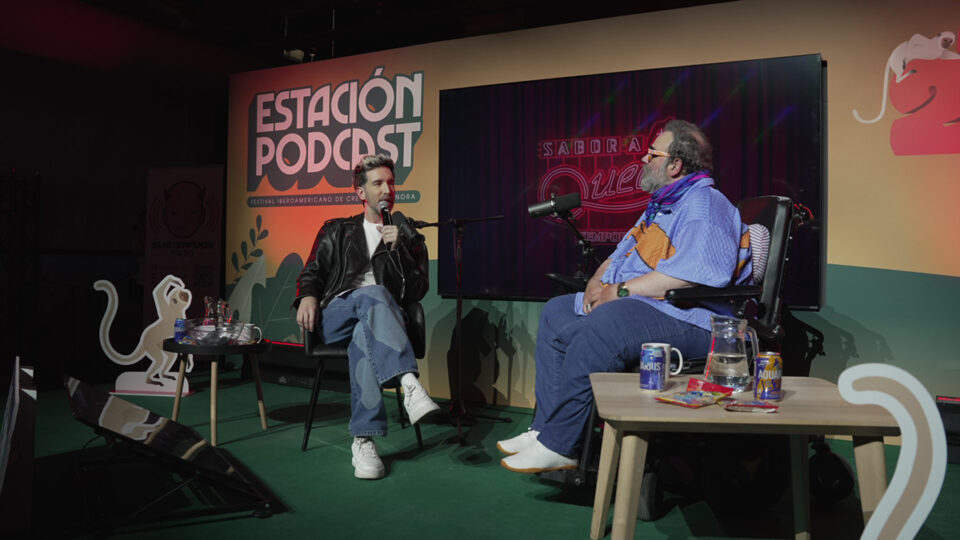 Estación Podcast | Carne Cruda, Inteligencia Artificial, voces queer y música en vivo protagonizan la penúltima jornada del festival