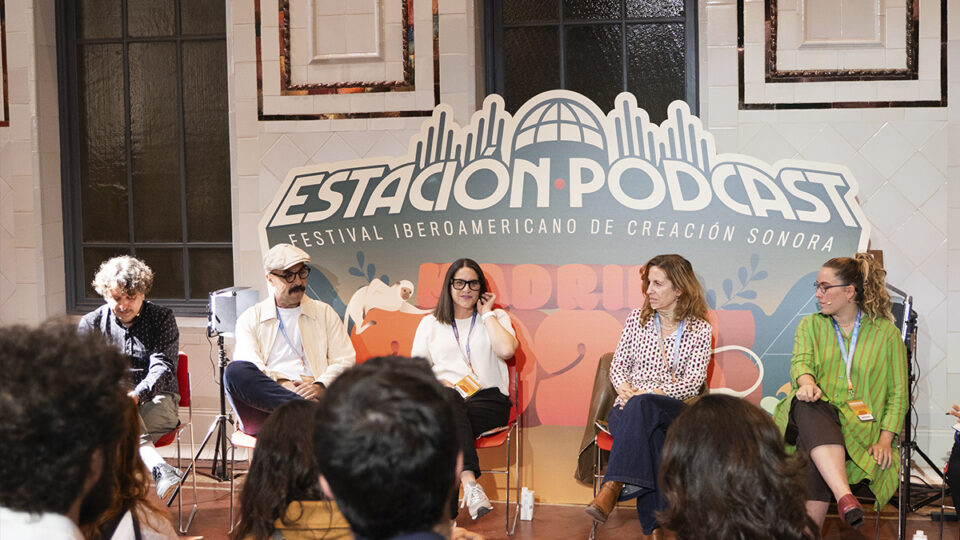 Estación Podcast 2025 inaugura con un éxito rotundo su cuarta edición en la Nave de Motores de Pacífico