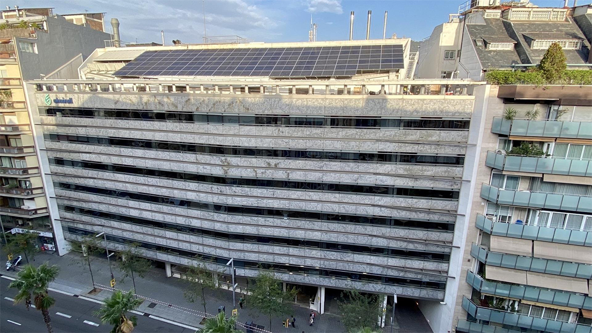 Almirall gana 21,6 millones hasta marzo, casi el triple que en el año anterior