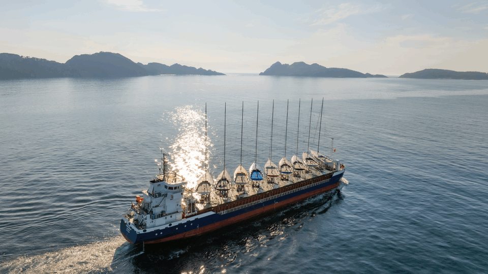 Espectacular desembarco de las 52 Super Series en Baiona