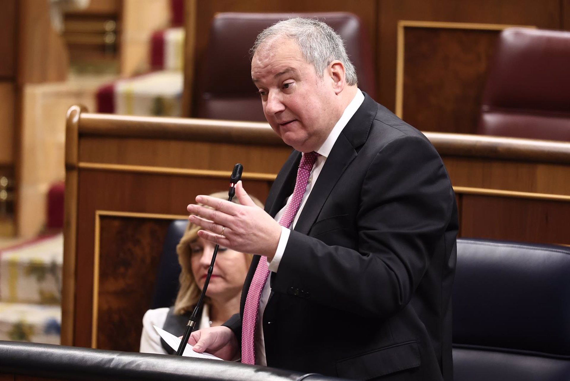 Junts acusa al Gobierno de estar «callado y escondido» en el apagón e Industria dice que ayudó a las empresas