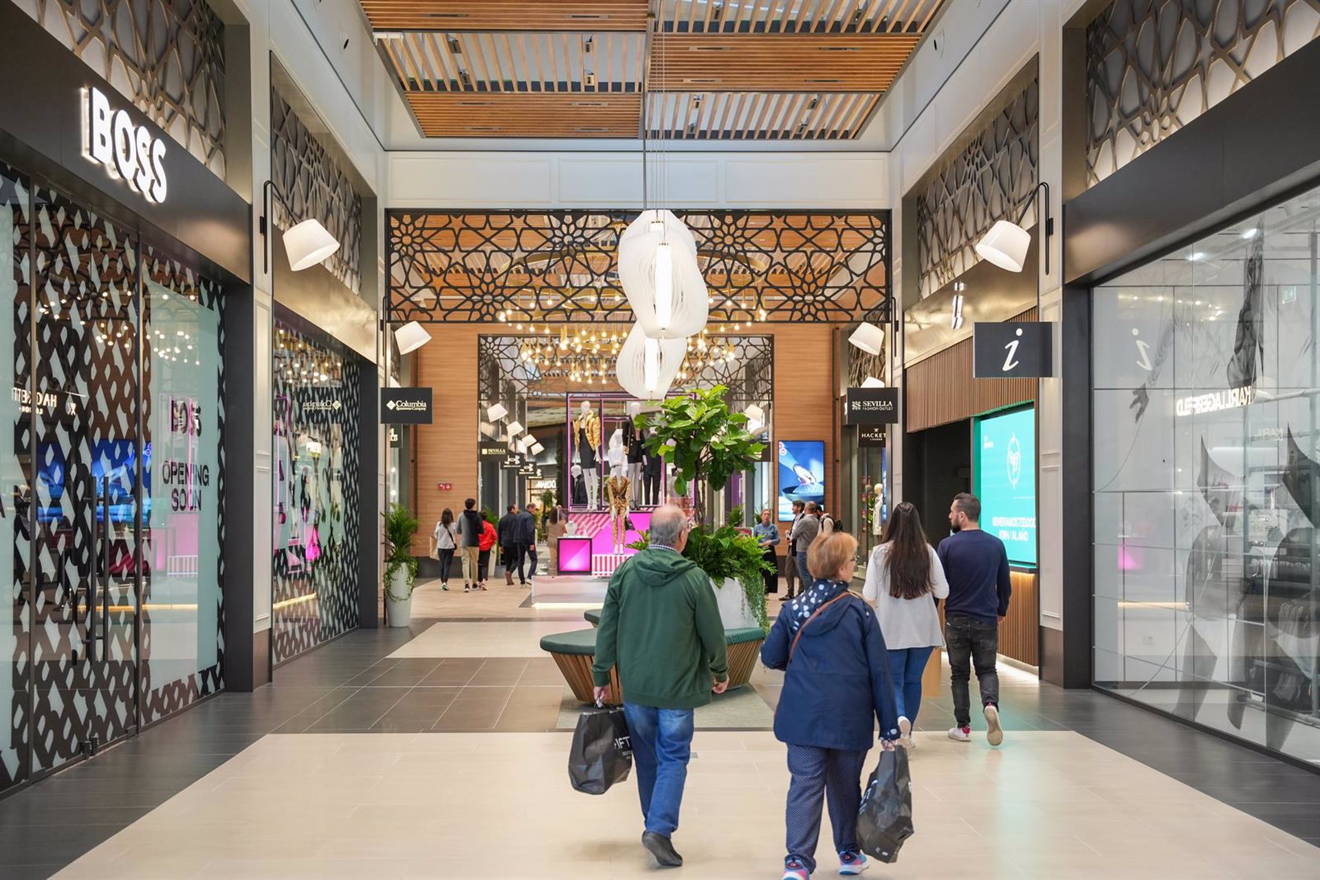 La afluencia a los centros comerciales aumenta un 6,8% en abril en España