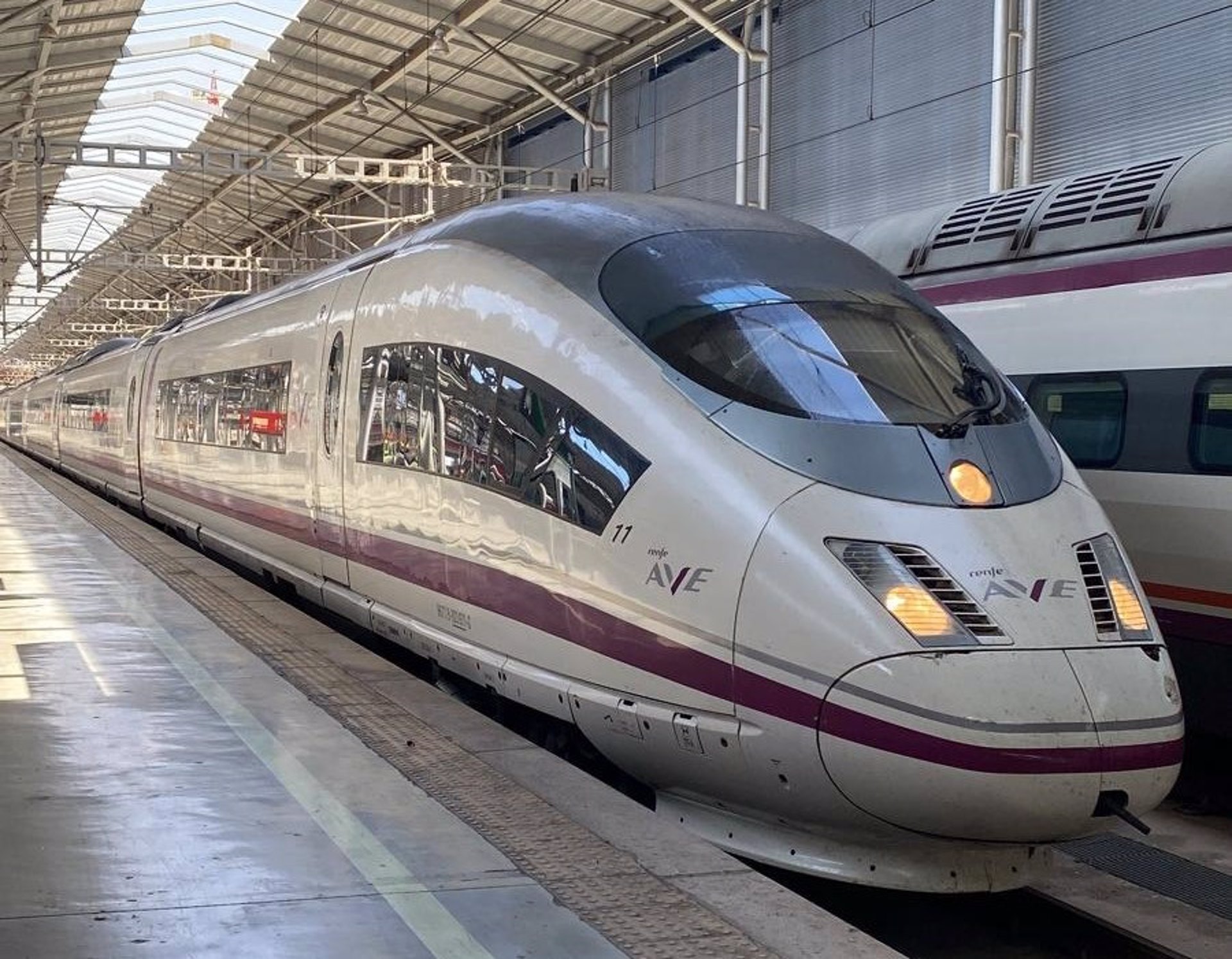Renfe crea dos nuevas circulaciones de AVE directas entre Madrid y Barcelona los jueves