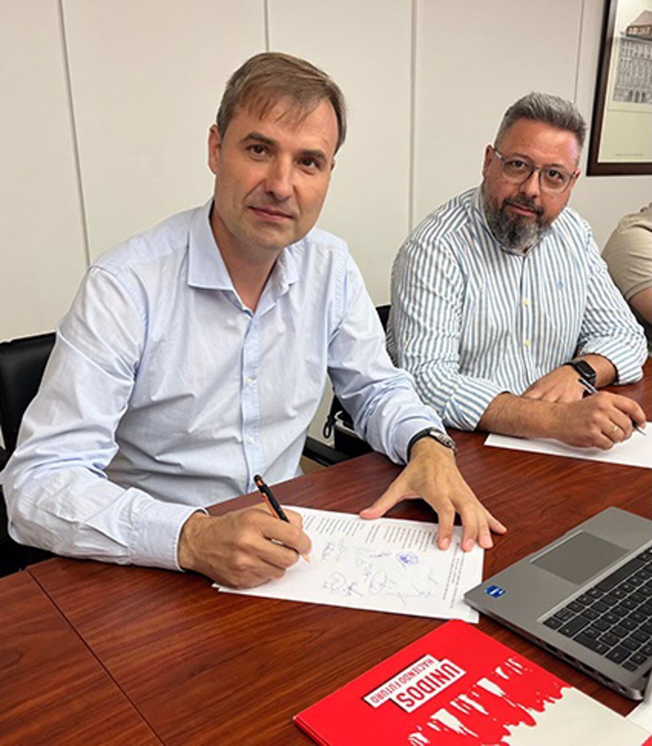 Sindicatos y patronal firman el convenio del sector metalgráfico, con ...