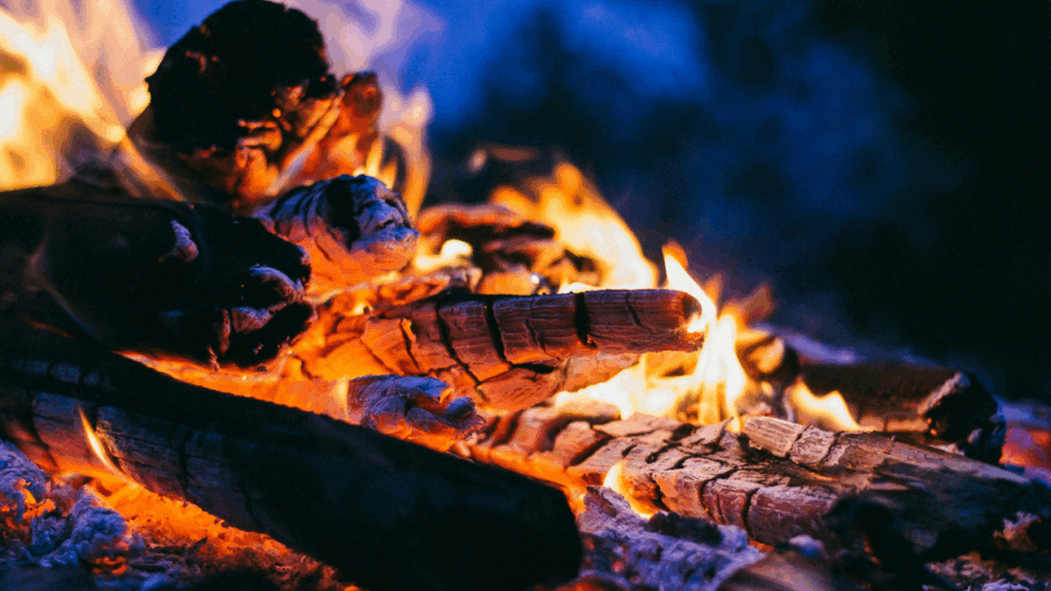 Por qué seguimos encendiendo hogueras cada 23 de junio en San Juan