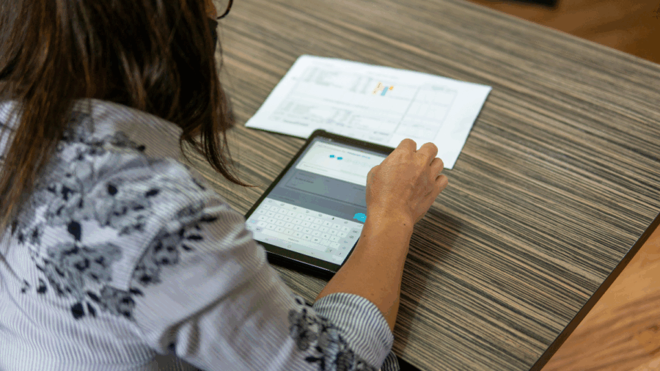 Esta es la solución de tres españoles para mejorar la accesibilidad tecnológica en los mayores