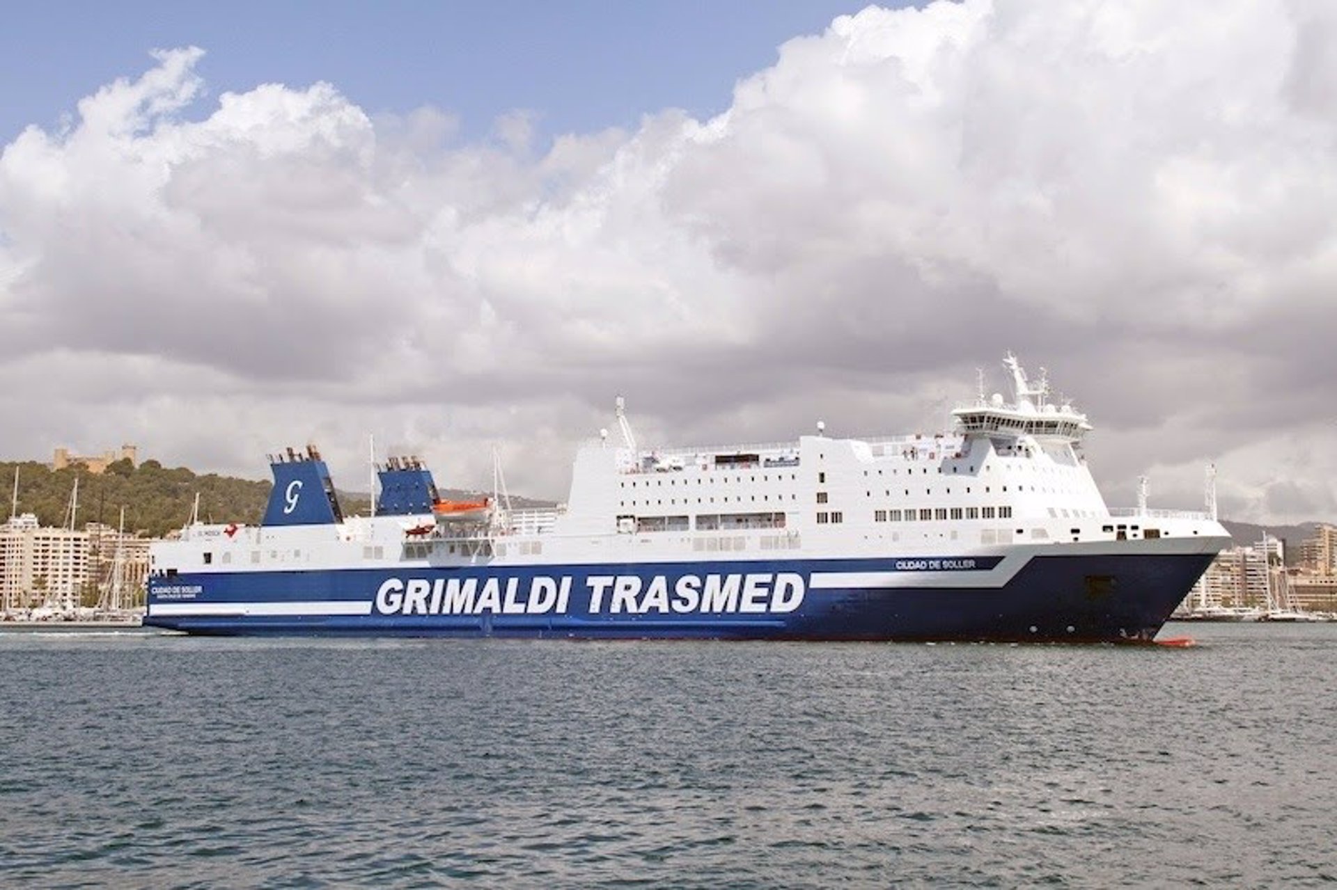 Trasmed desmiente que haya incumplido la ley de control de afluencia de vehículos de Ibiza