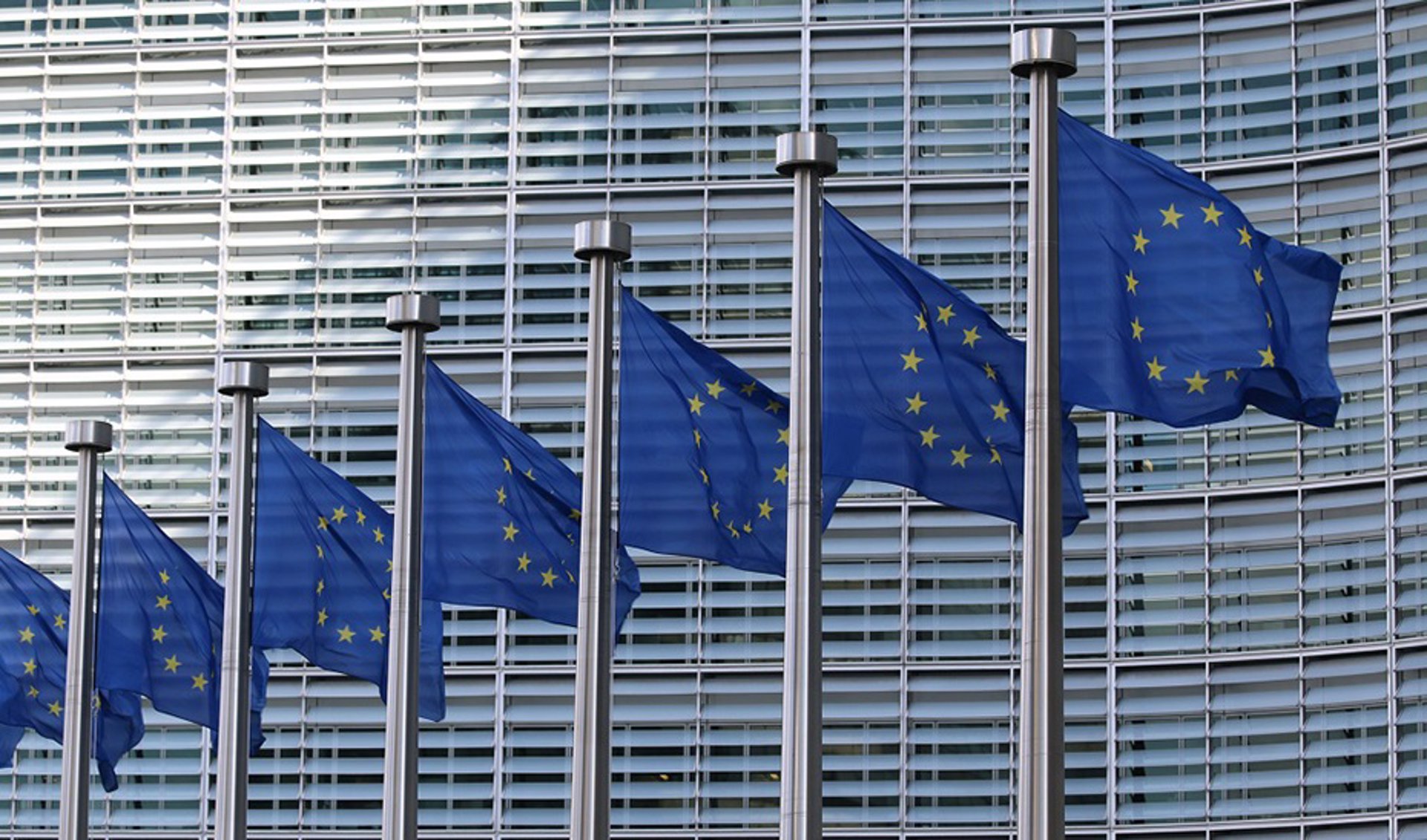 Bruselas avisa a España de una desviación del gasto en 2025 pese a cumplir «ampliamente» con el ajuste fiscal