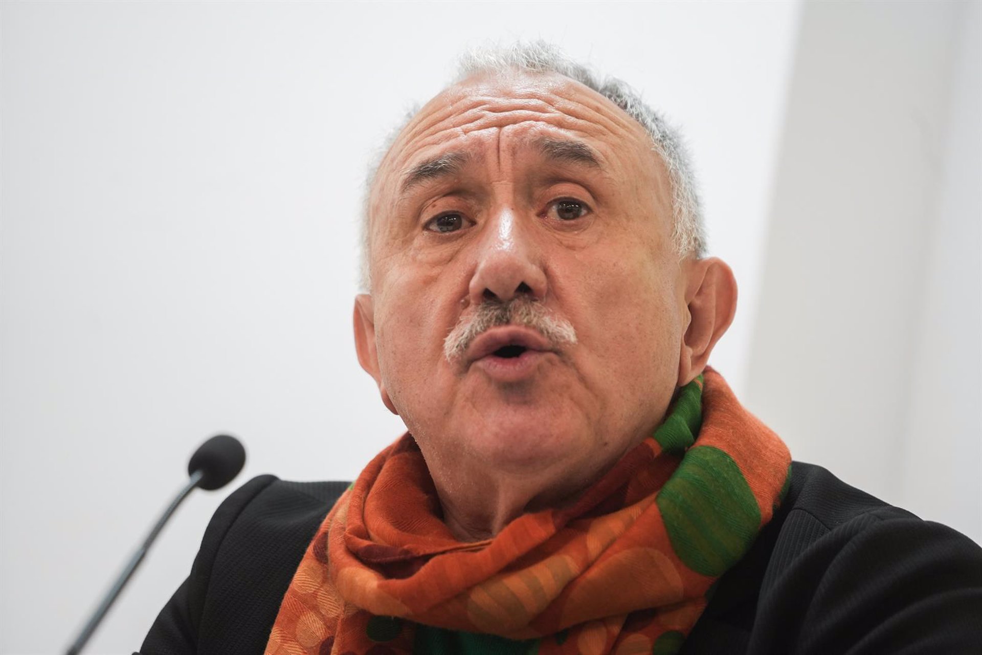 Álvarez (UGT) ve «absolutamente imprescindible» el control horario y apoya las intenciones de Díaz