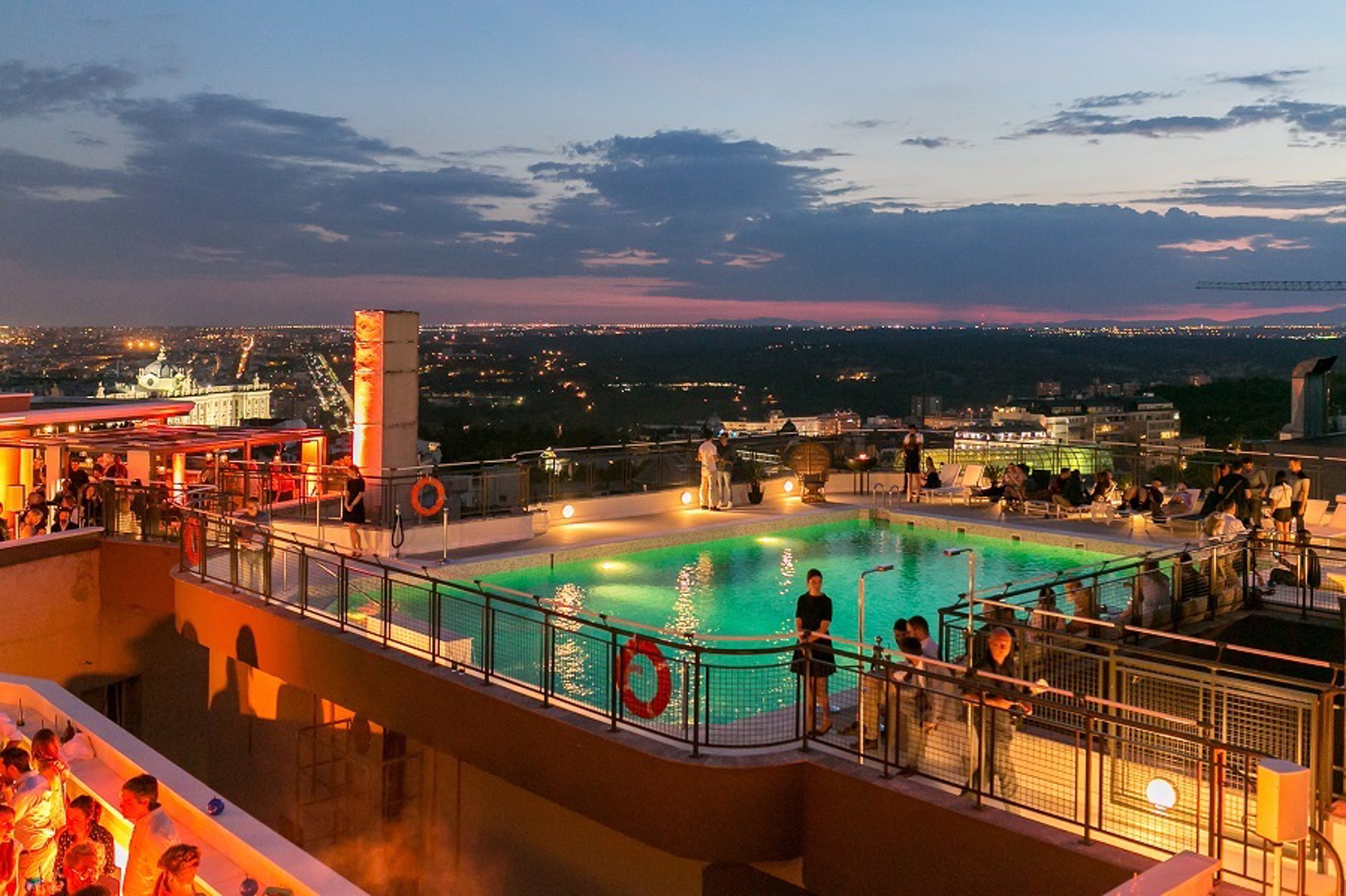 Las mejores terrazas de Madrid para este verano: dónde comer y beber al aire libre