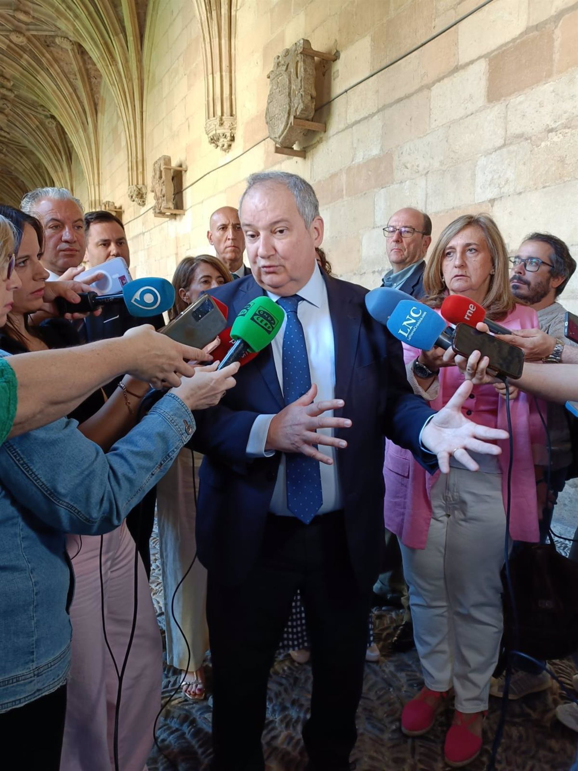 Hereu afirma que trabaja para mantener la actividad en Azucarera de La Bañeza (León) y ayudar a la Junta