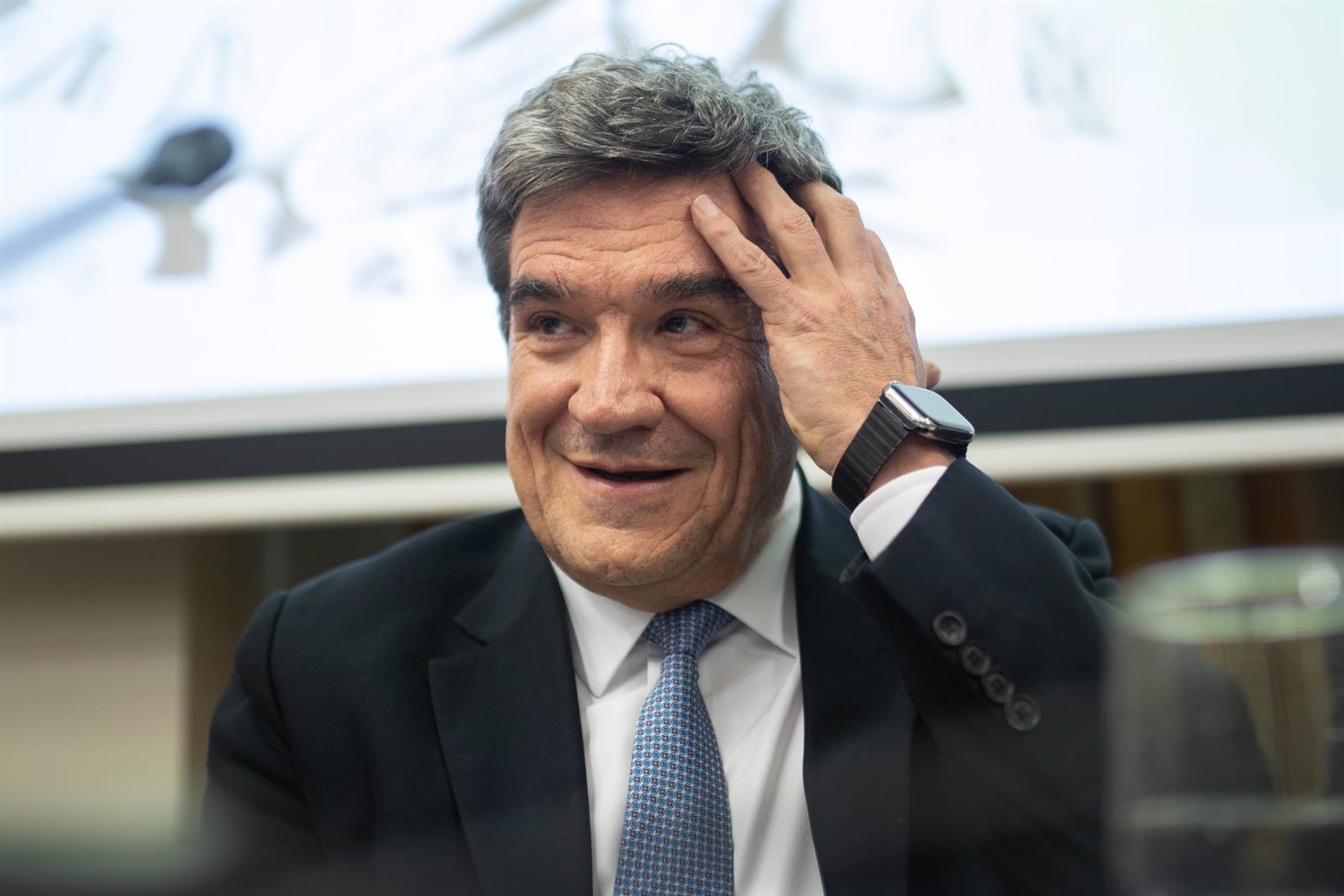 Escrivá defiende un Banco de España «muy contundente analíticamente»: «Nosotros no somos tertulianos»