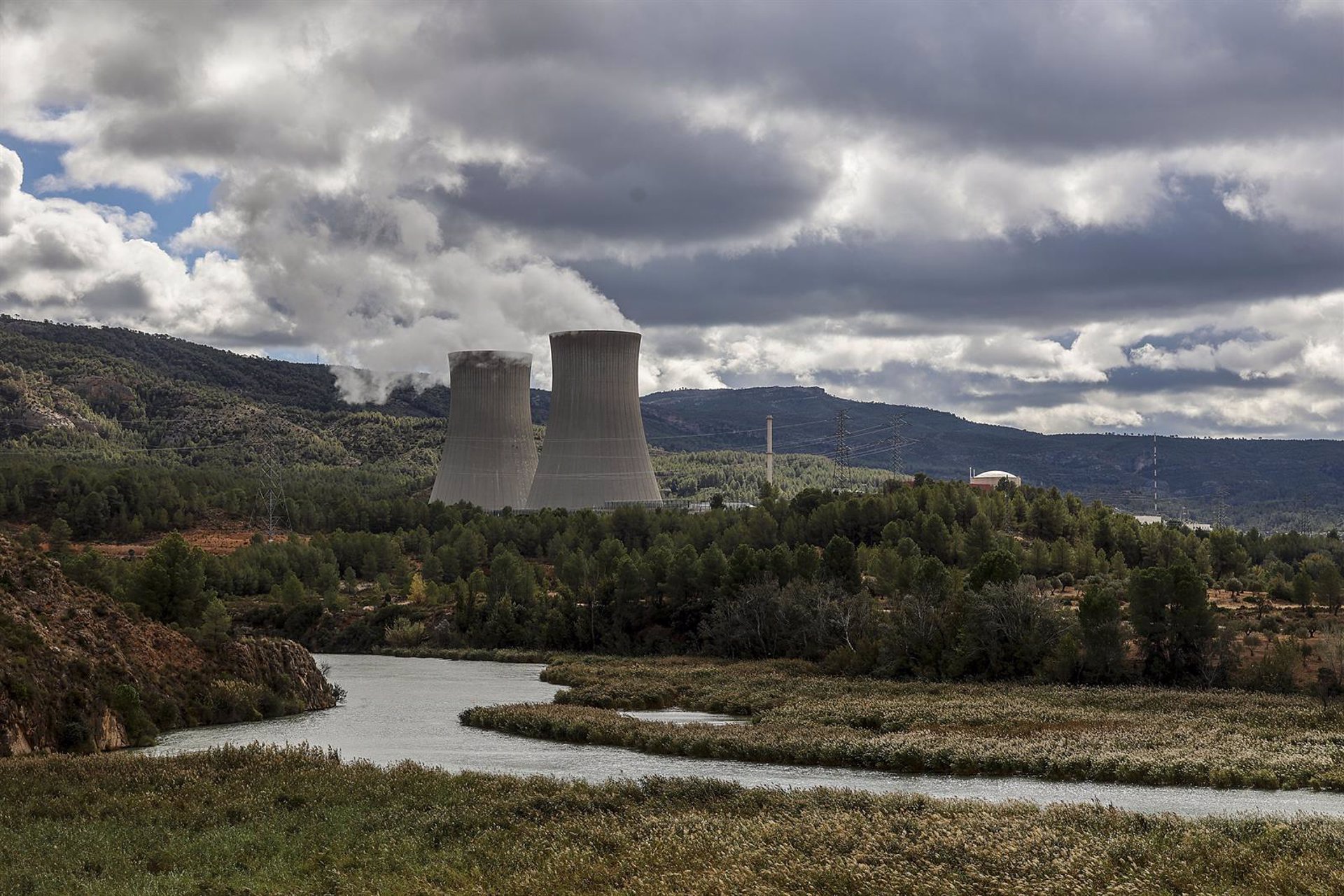 Reino Unido construirá su primera central nuclear en 30 años por 16.774 millones de euros