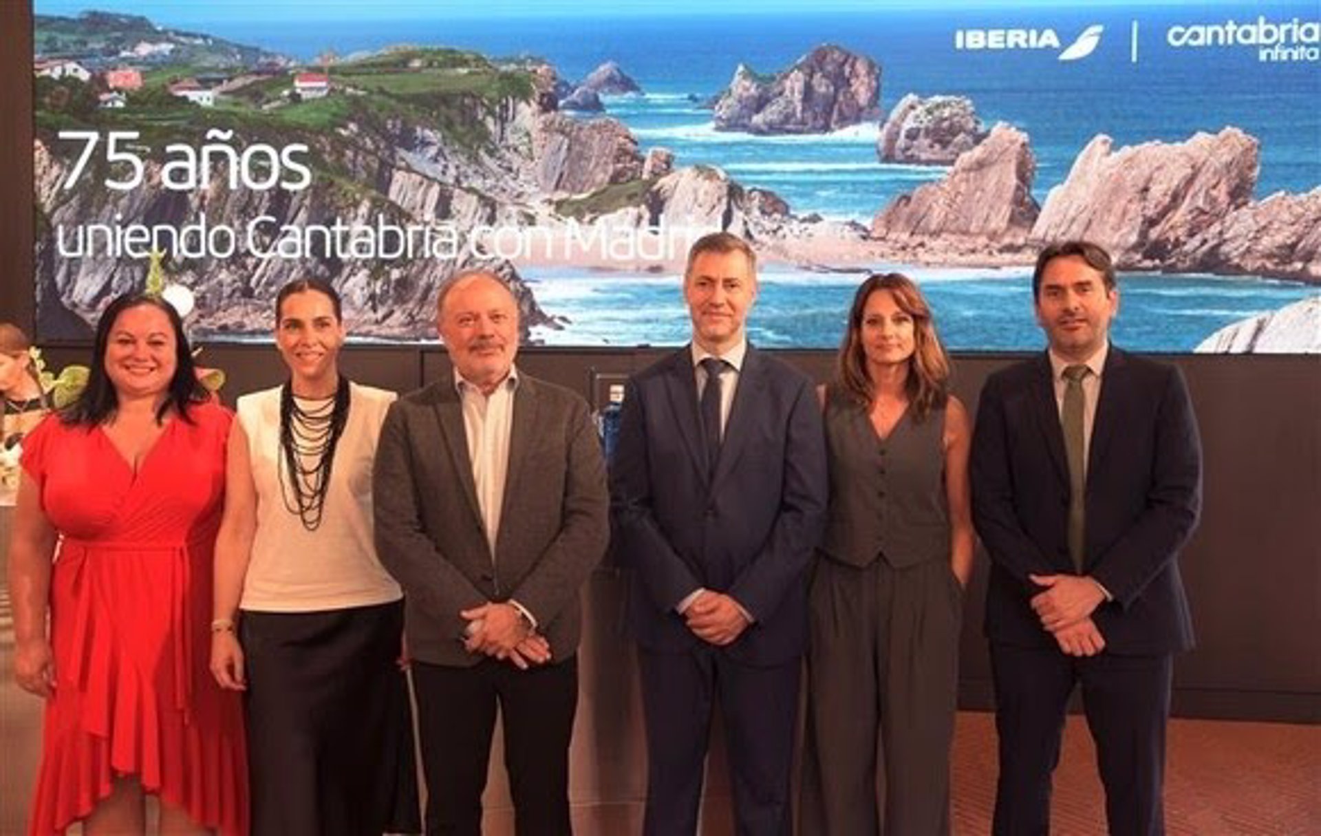 Cantabria e Iberia conmemoran los 75 años del primer vuelo de la aerolínea entre Santander y Madrid
