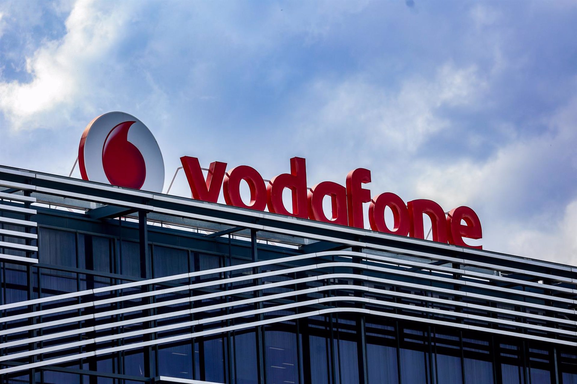 Vodafone pacta con los sindicatos una subida salarial de entre el 1,5% y el 6% para el 88% de la plantilla