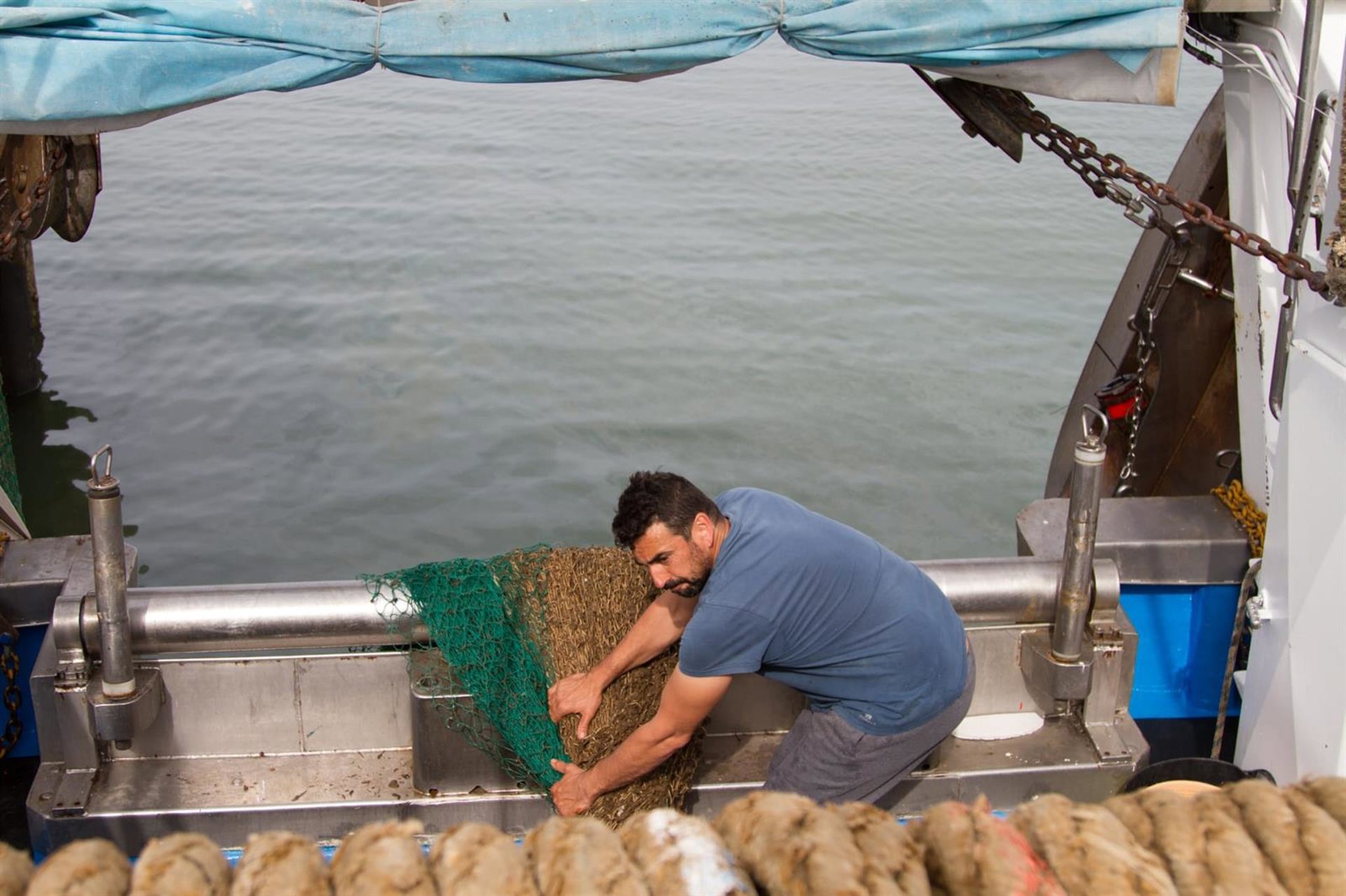 Cofradías de Pontevedra muestran su rechazo a geolocalización que fija la UE por «atosigar» a flota artesanal