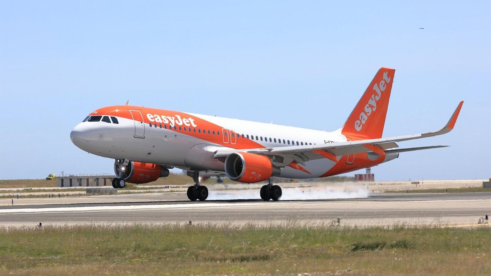 easyJet defiende que aplica la legislación local en sus contratos y que no se debe comparar con otros países