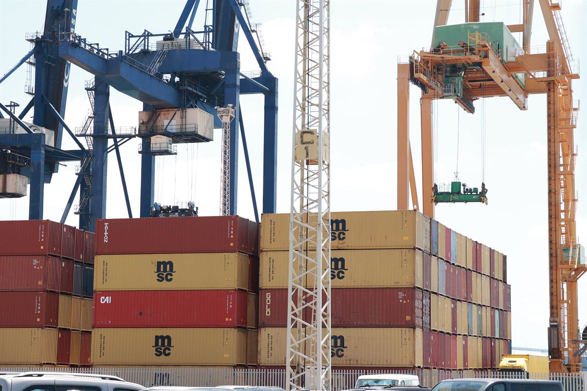 Los precios de exportaciones industriales suben un 0,6% en mayo y los de importaciones bajan un 1,8%