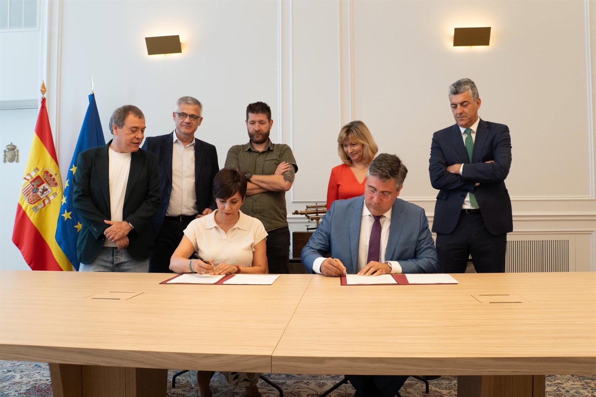 Vivienda y la Fundación Laboral firman un protocolo para fomentar el acceso al mercado laboral del sector