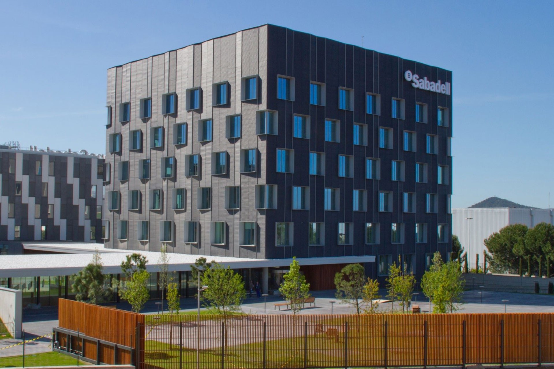 Sabadell ejecuta el 50% de su programa de recompra de acciones de 755 millones