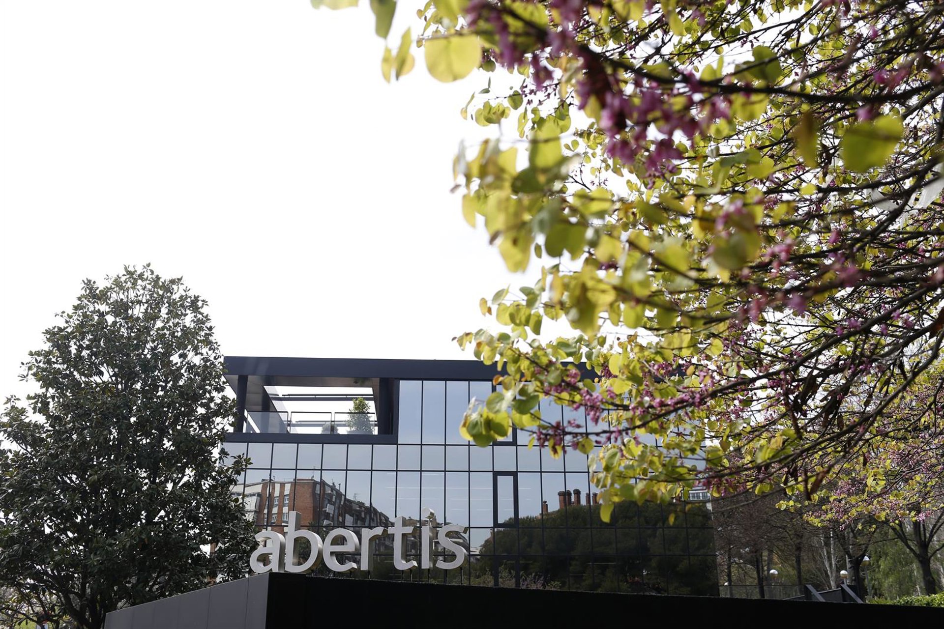 Abertis coloca 600 millones en bonos de deuda a 5 años y al 3,1% con una demanda 3,5 veces superior