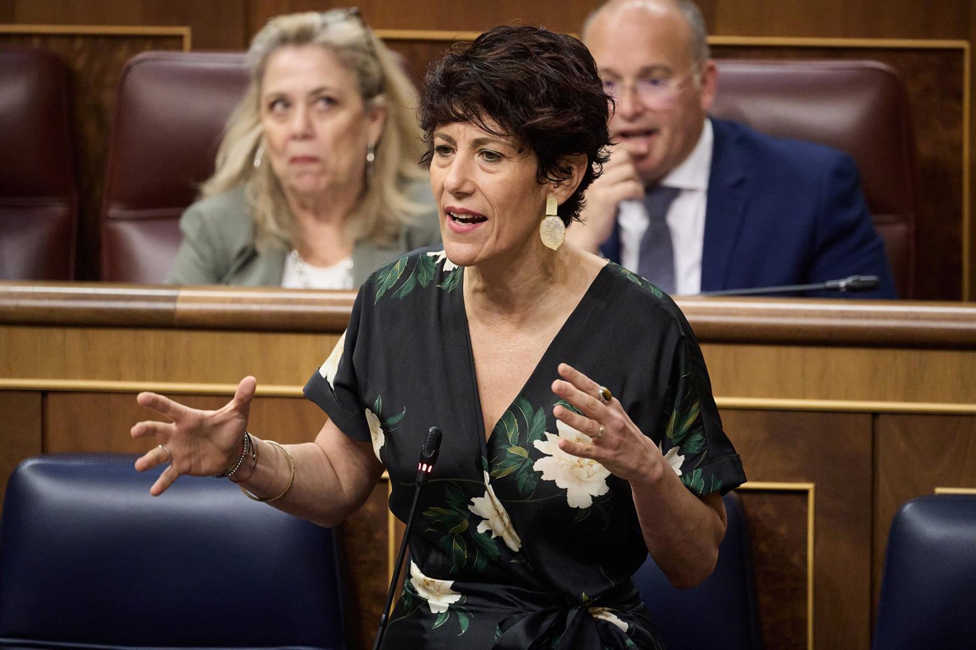 Elma Saiz presume de que el Gobierno ha subido las pensiones contributivas un 22,7% desde 2019