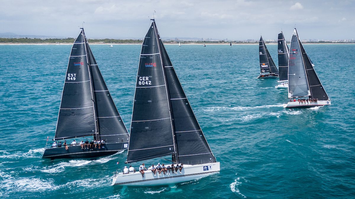 Mil regatistas y 120 veleros asaltan Valencia en el Trofeo de la Reina