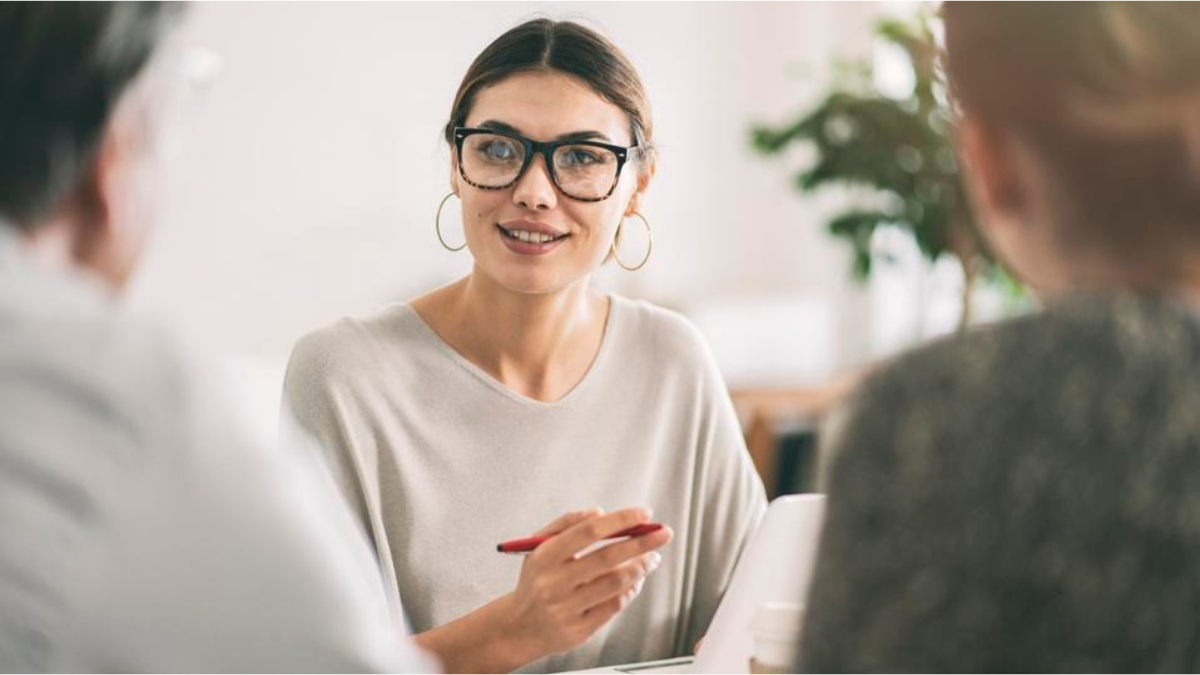 Cómo ayudar a los demás puede revelar tu próximo paso profesional