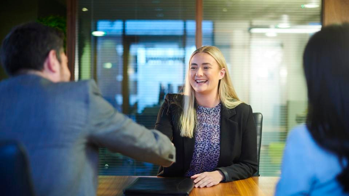 Cómo negociar el salario si buscas empleo por primera vez