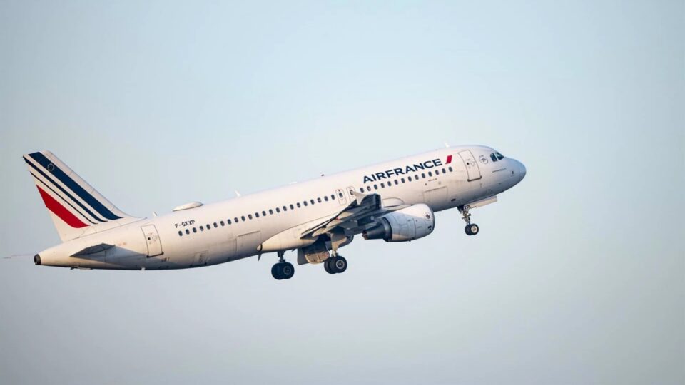 Air France-KLM gana 401 millones y firma su mejor primer semestre desde la pandemia