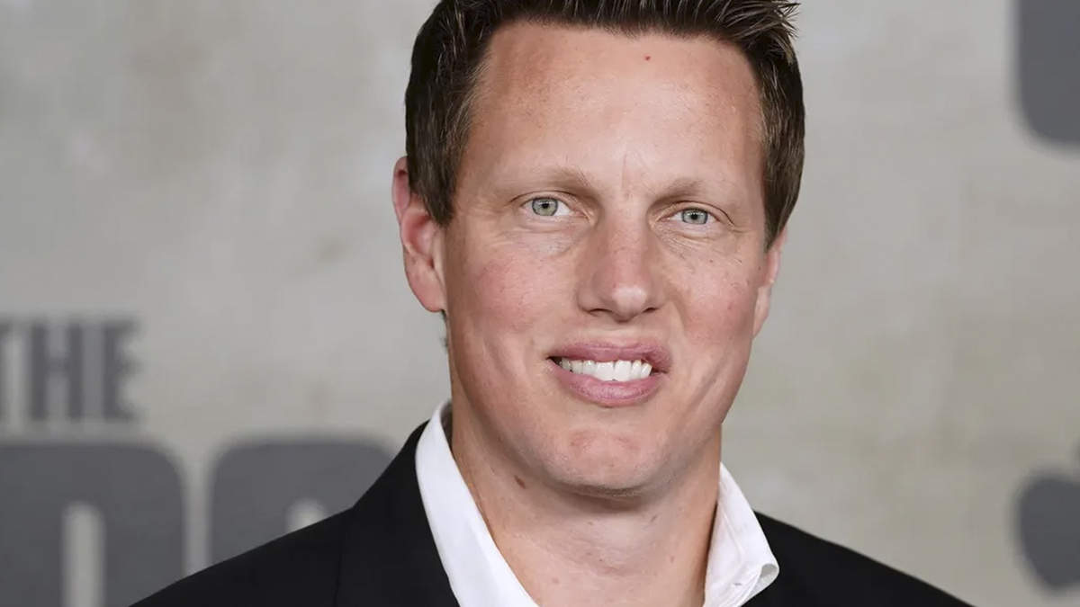 Cómo la segunda persona más rica del mundo y su hijo lograron el acuerdo de 8.000 millones de dólares con Paramount