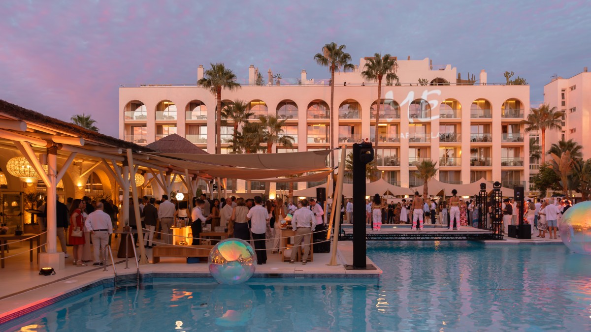 ME Marbella, el escenario donde vivir la Marbella más glamourosa