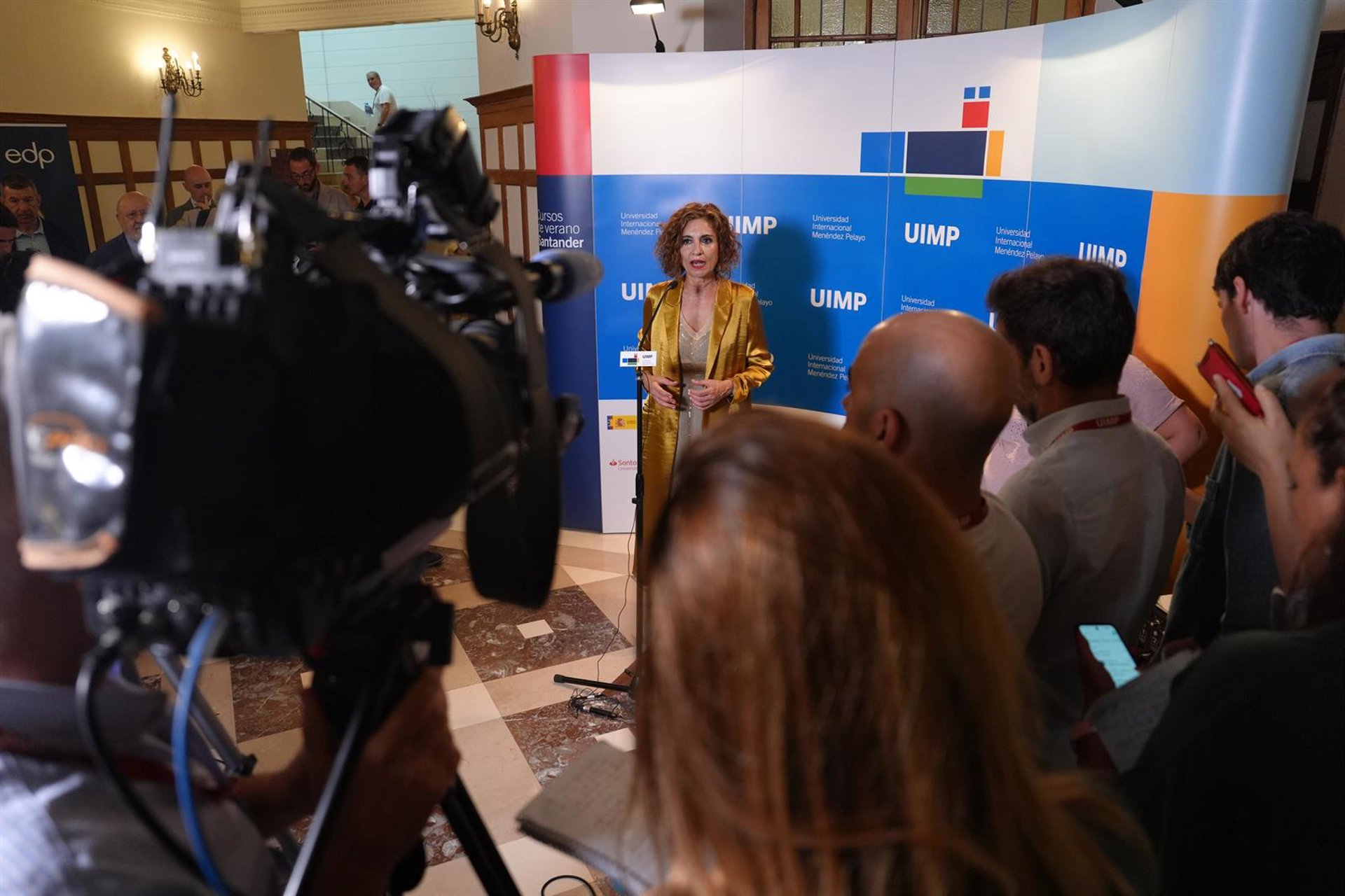 Montero dice que España «está intentando» que se «rehaga» la propuesta de marco financiero de la UE