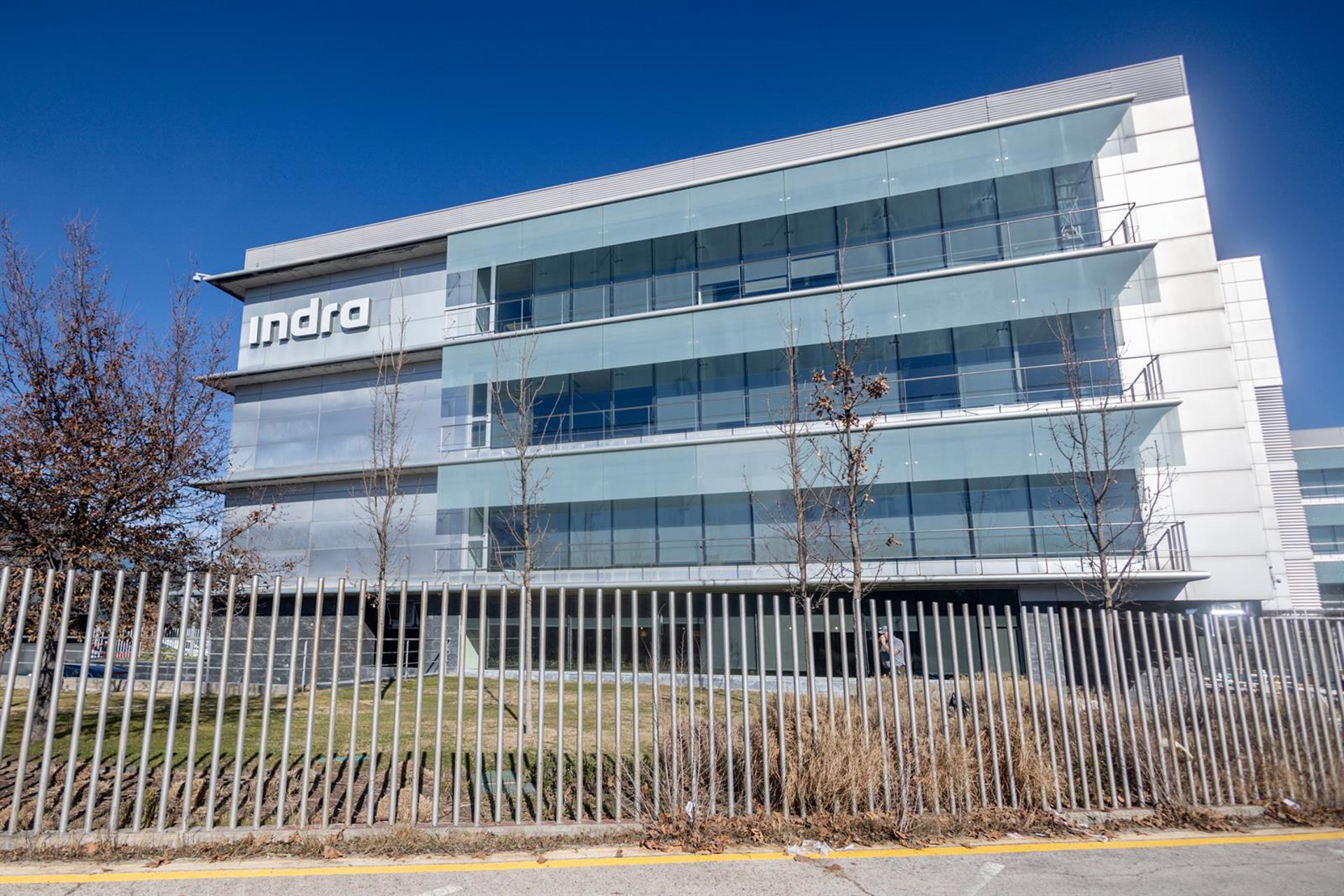 Indra se lanza a por 768 millones de Defensa para radios tácticas con una alternativa a la tecnología israelí