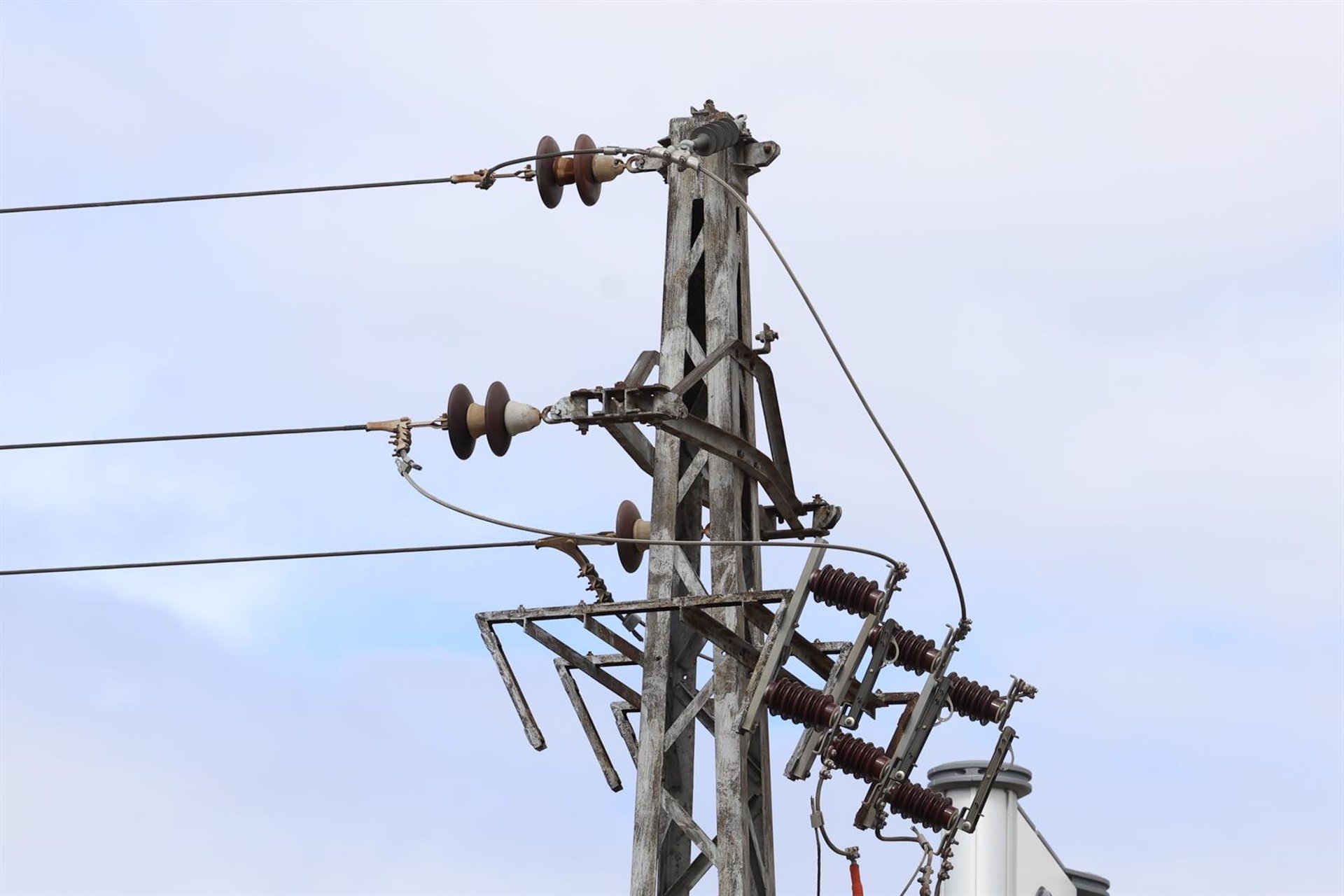 La liquidación del sector eléctrico registró una desviación provisional de 568 millones en mayo, según CNMC