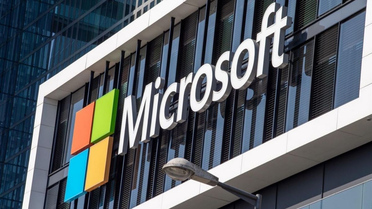 La paradoja de Microsoft: récords históricos en bolsa y miles de recortes de plantilla por la IA